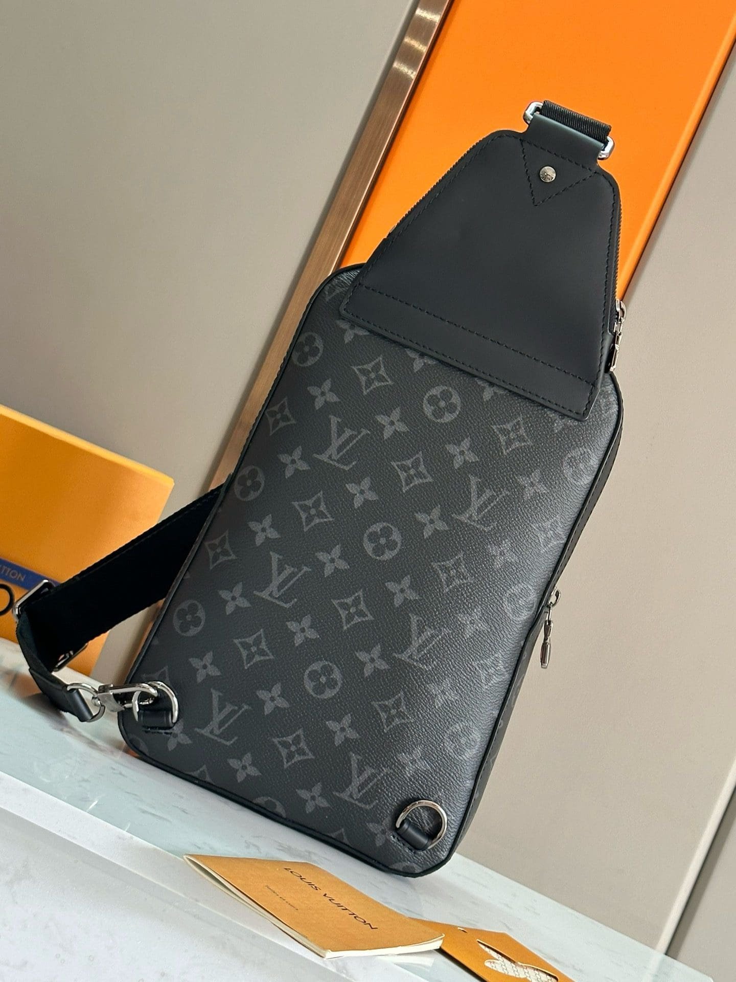 L0vis Vvtt0n M47137 Avenue Slingbag