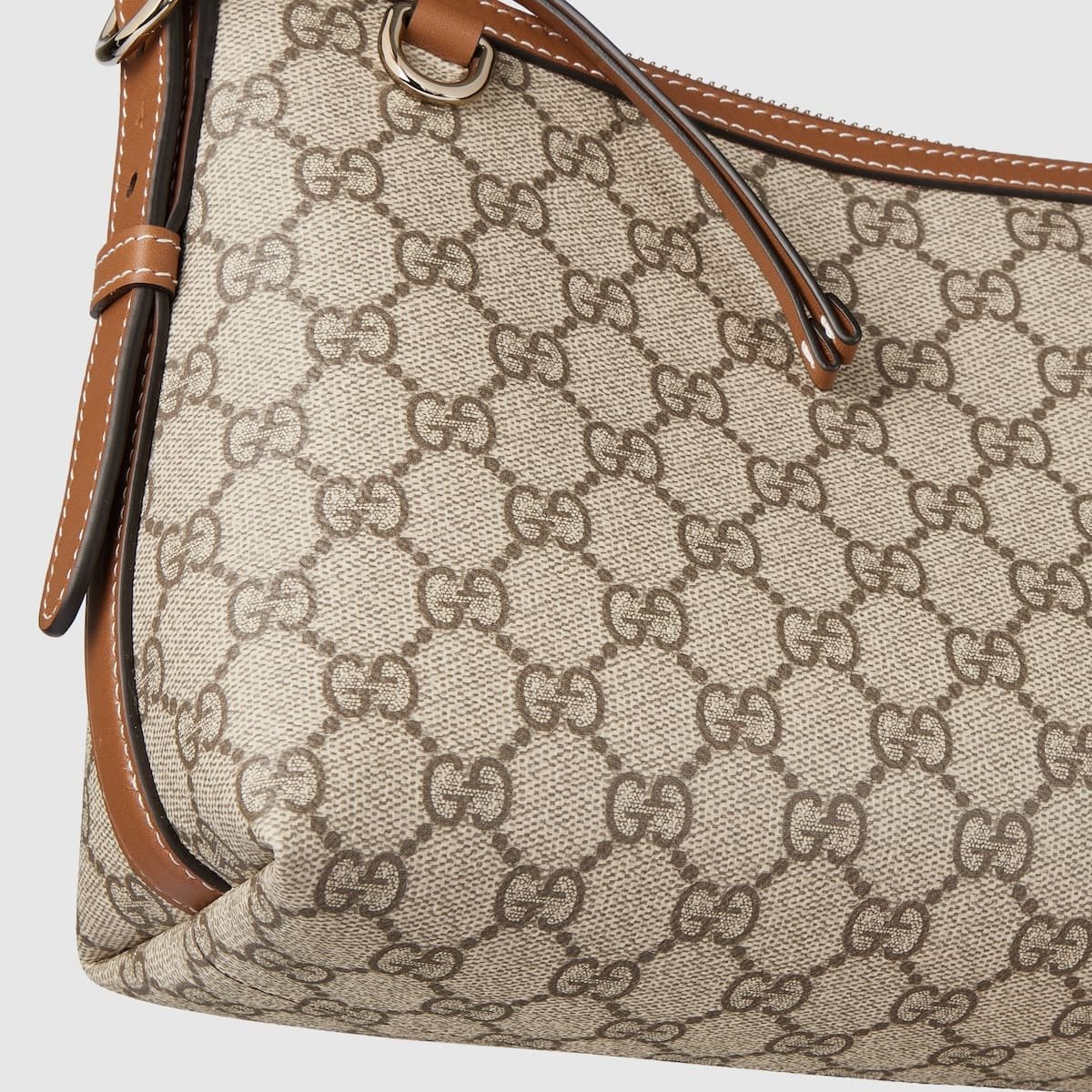 GG Emblem medium shoulder bag