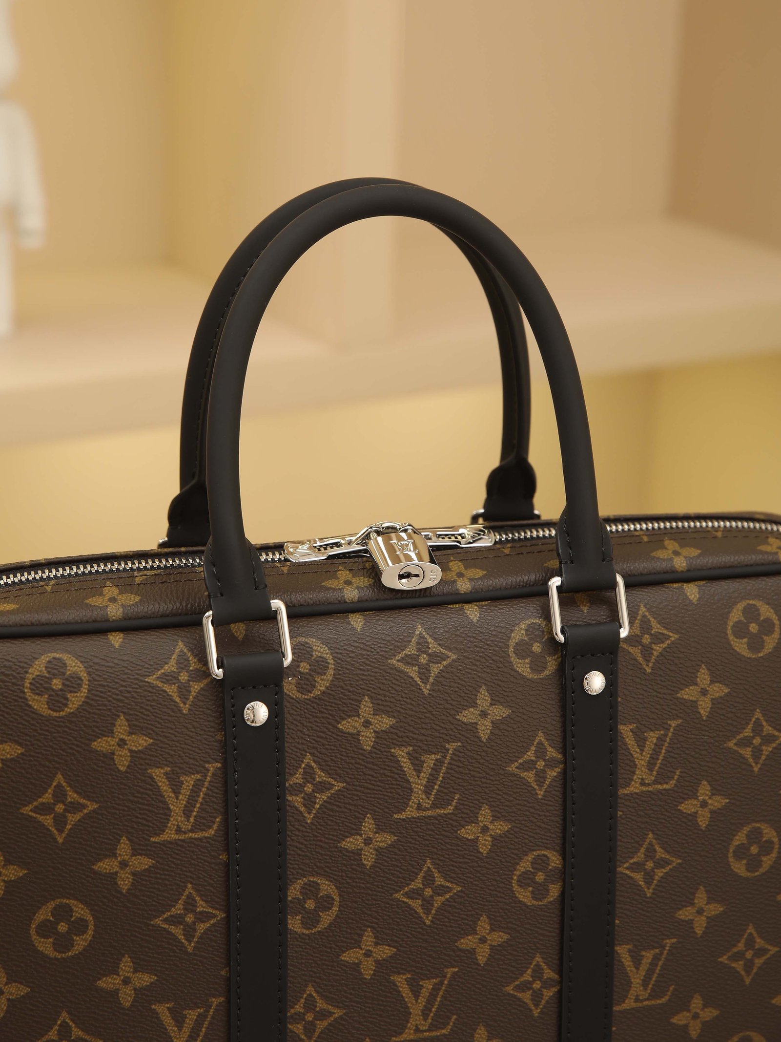 L0vis Vvtt0n Monogram Canvas Porte-Documents Voyage PM