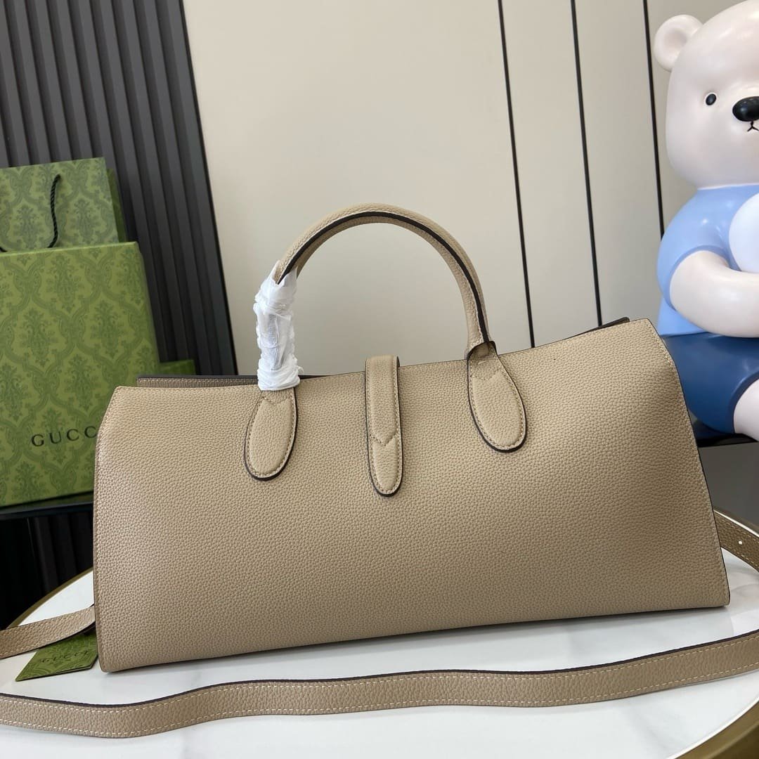 Gvc*1 Medium tote bag with hook closure