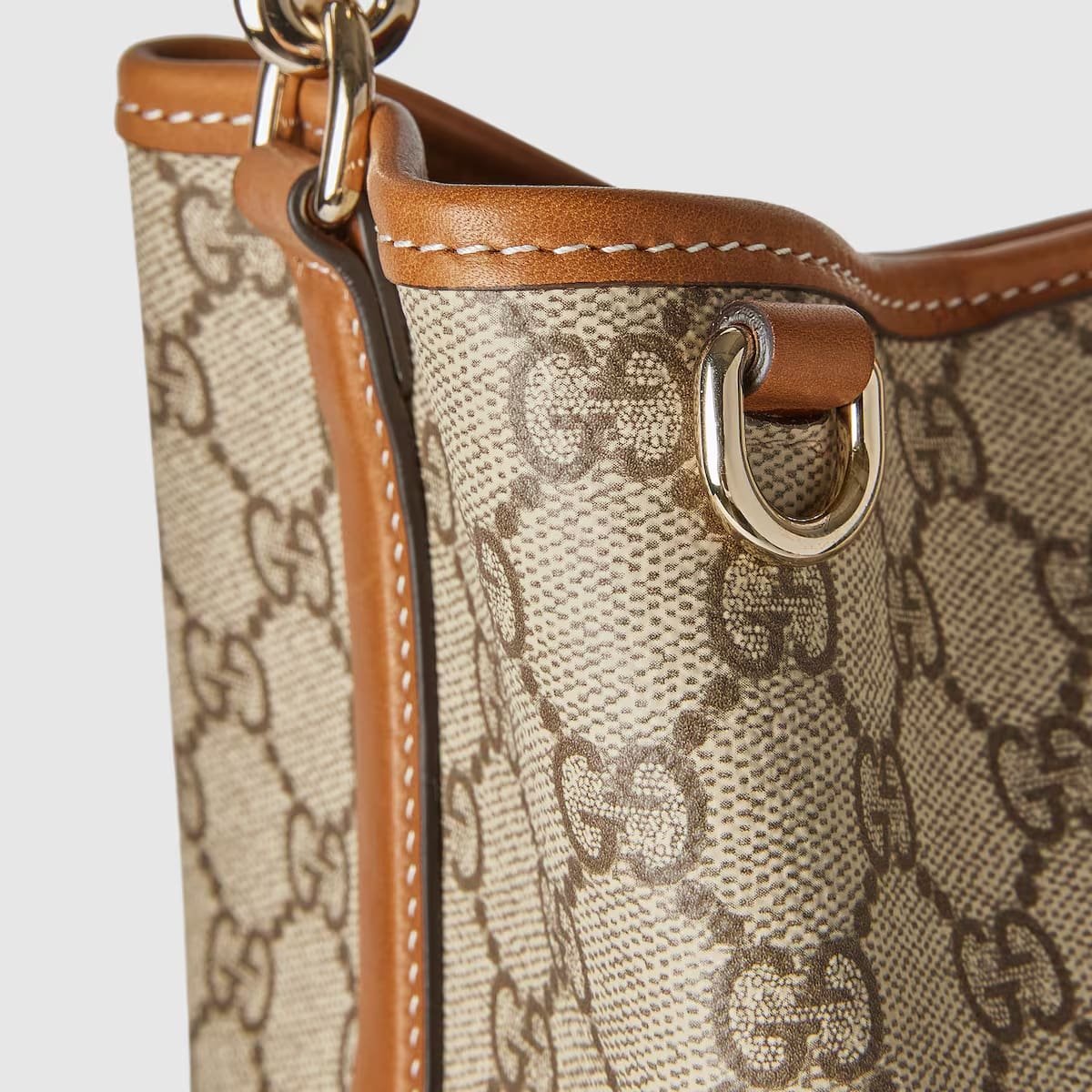 Gvc*1 GG Emblem mini bucket bag