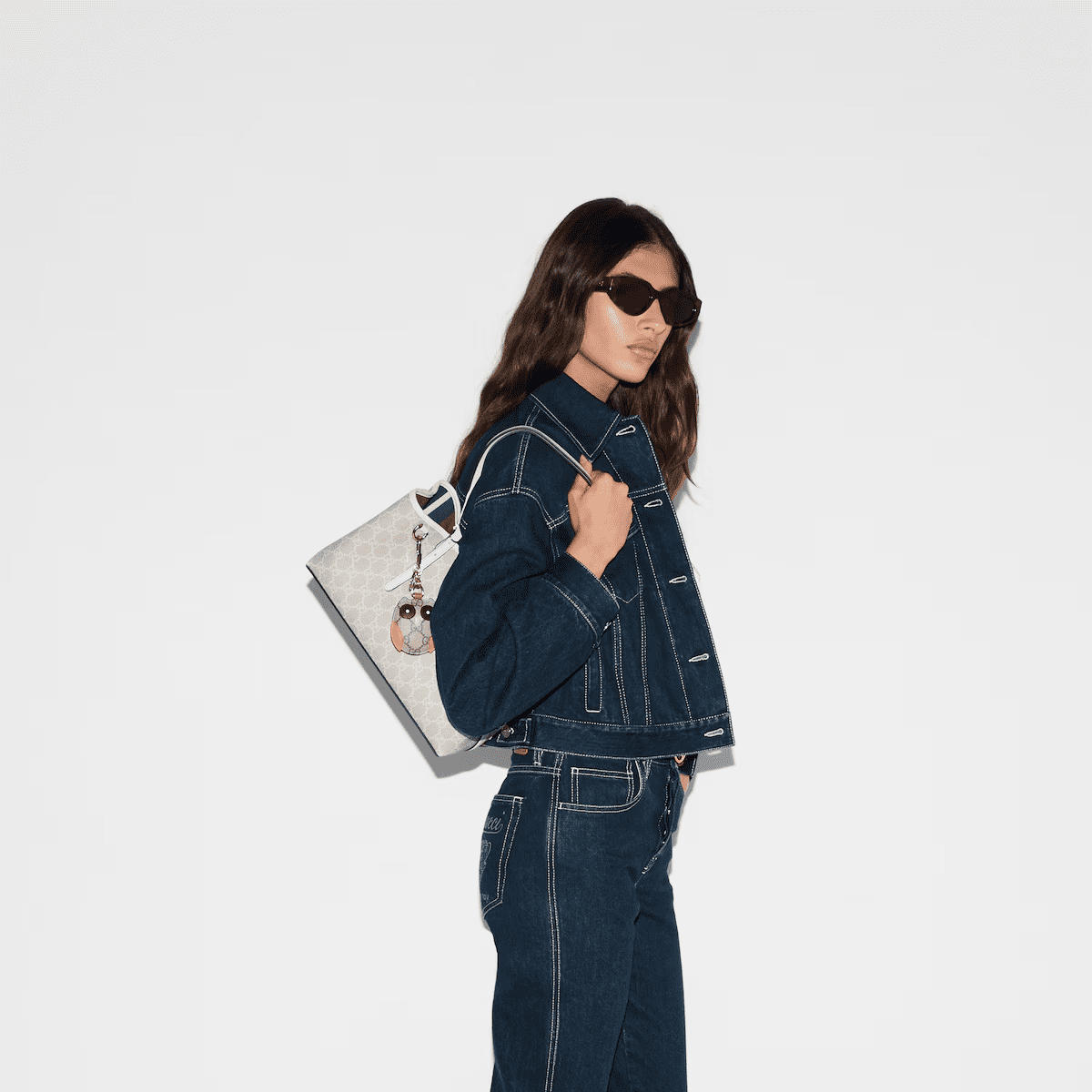 Gvc*1 EMBLEM MEDIUM TOTE BAG
