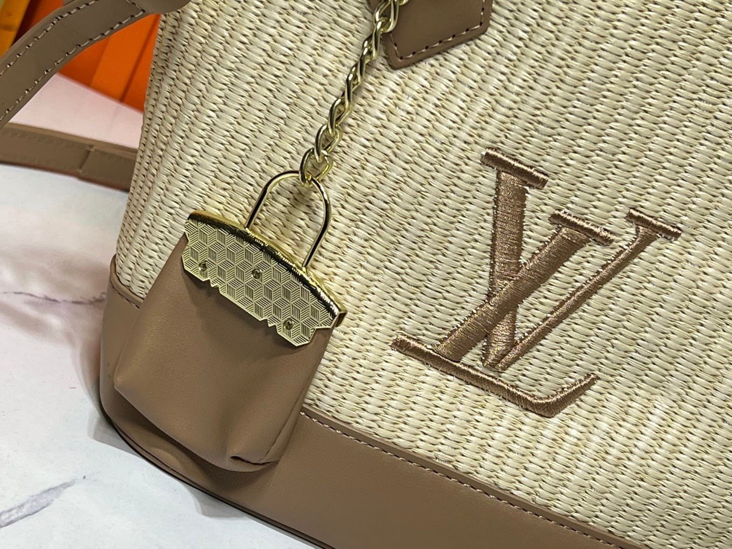 L0vis Vvtt0n Raffia Petit Bucket Tote