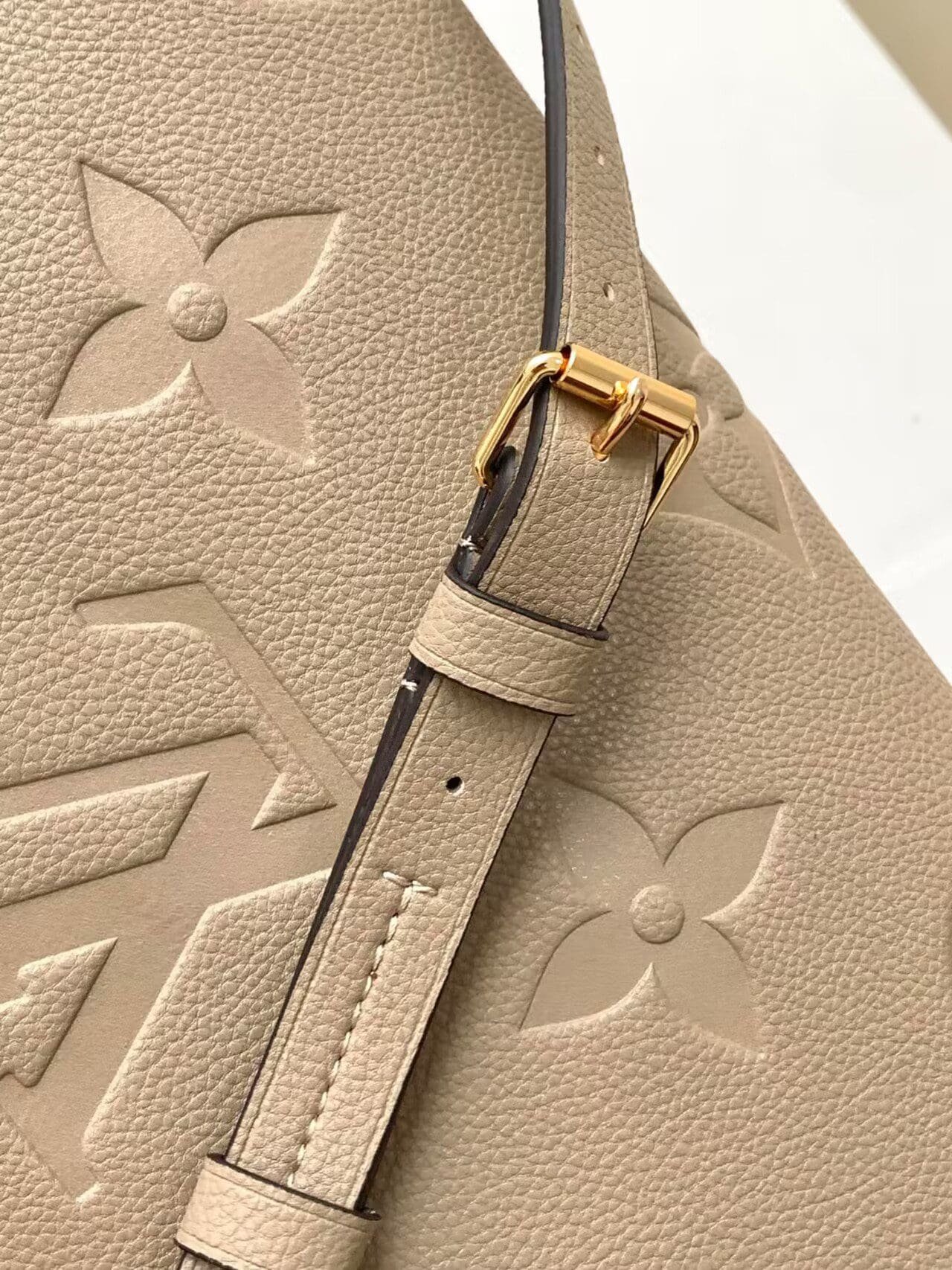 L0vis Vvtt0n TRIANON medium handbag M46504
