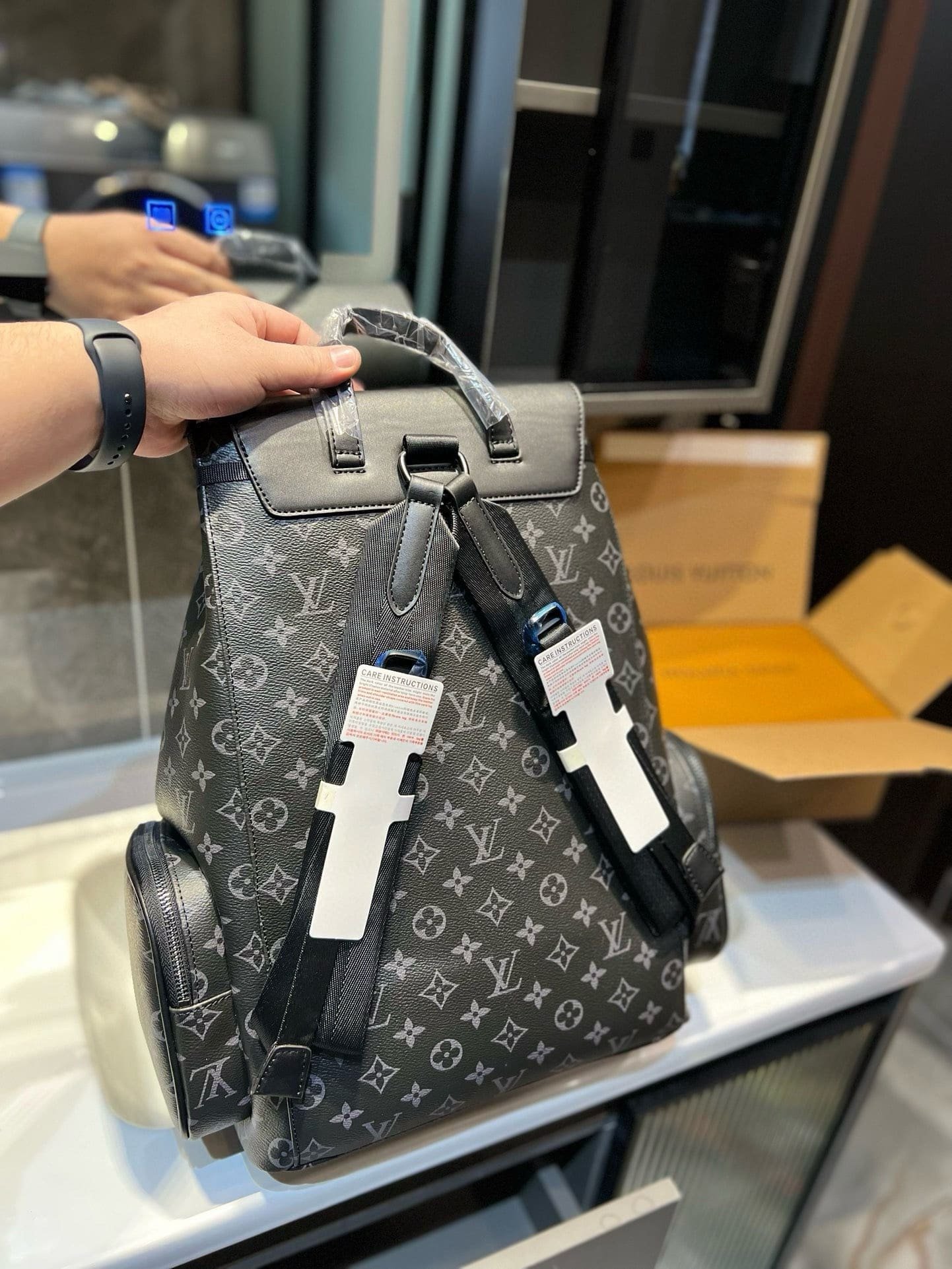 L0vis Vvtt0n Backpack