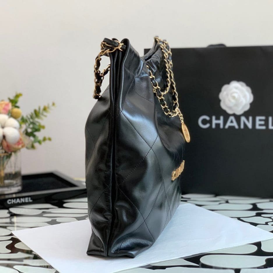 Ch**el 22 SMALL HANDBAG