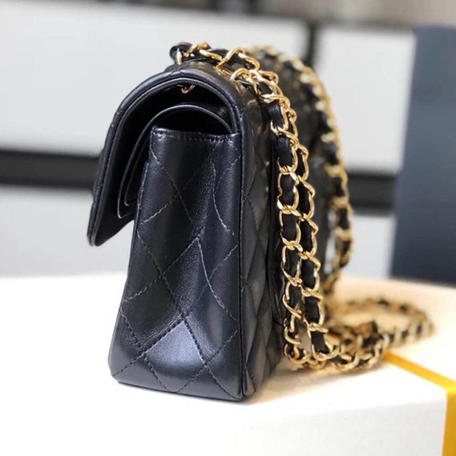 Ch**el SMALL CLASSIC HANDBAG LAMBSKIN & GOLD METAL
