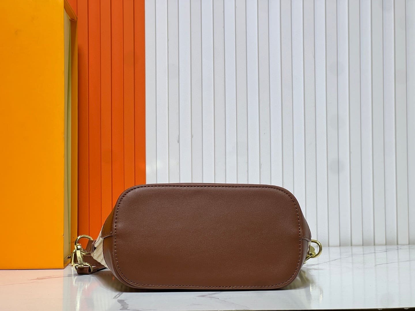 L0vis Vvtt0n Raffia Petit Bucket Tote