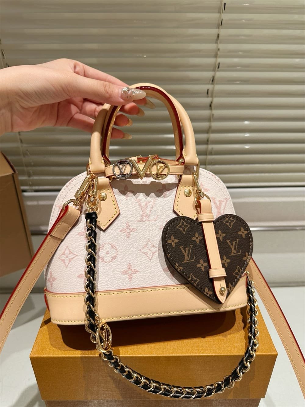 L0vis Vvtt0n Customizable Alma Mini LV&I