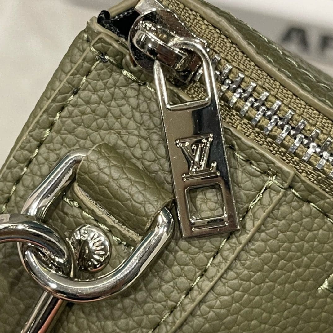 L0vis Vvtt0n M83560 PILOT MINI BAG