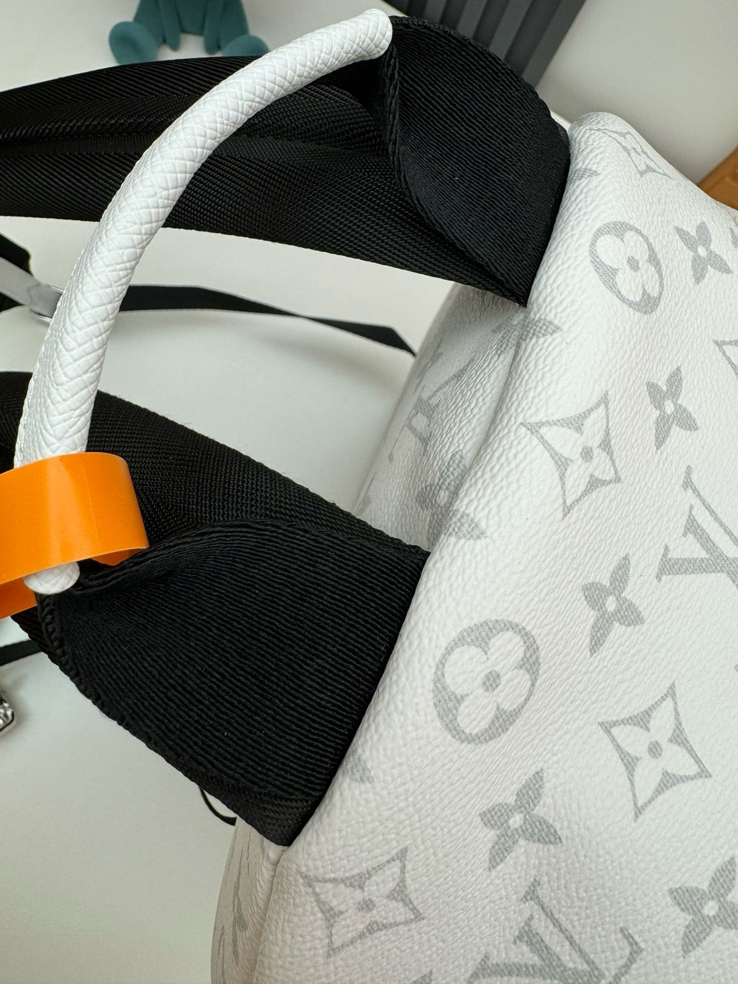 L0vis Vvtt0n M31061 Discovery Backpack