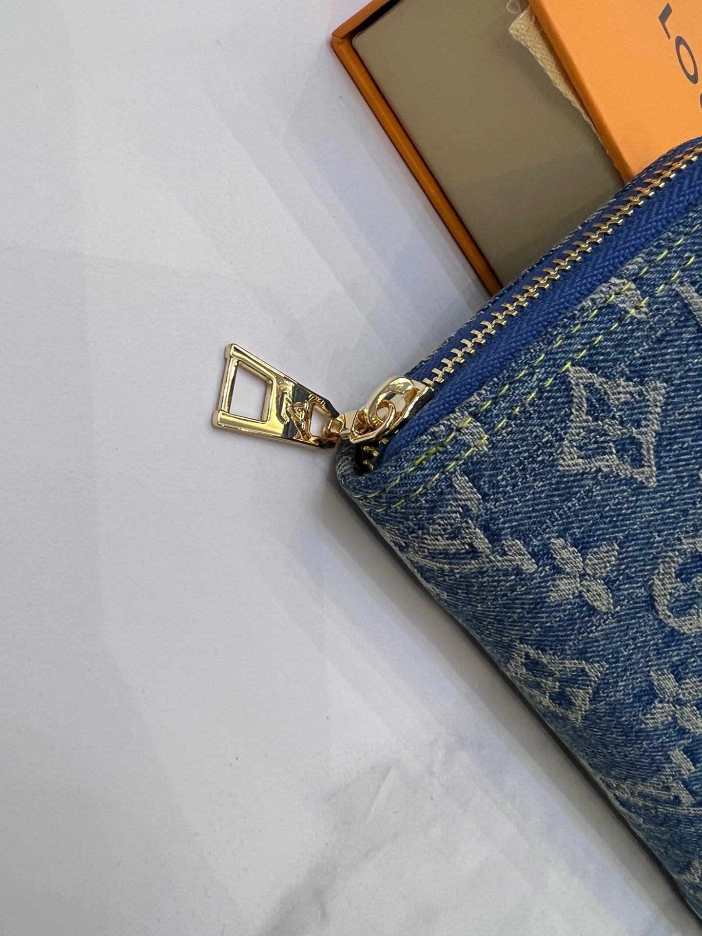 L0vis Vvtt0n M82958  Zippy Wallet