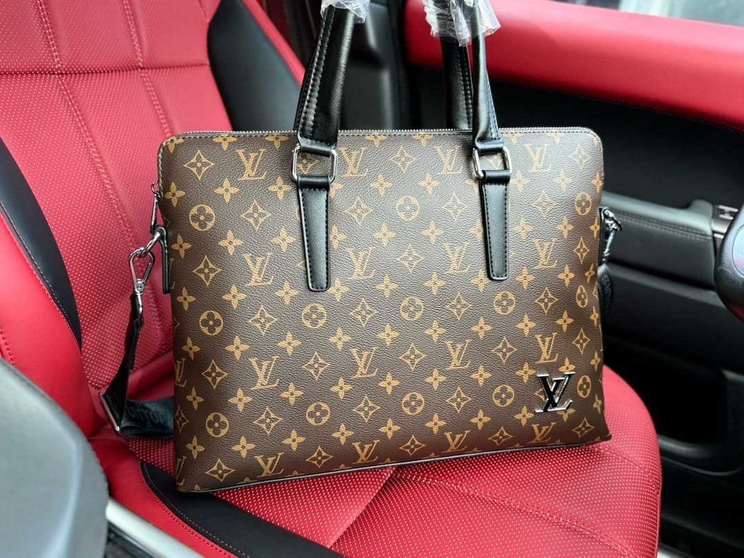 L0vis Vvtt0n briefcase