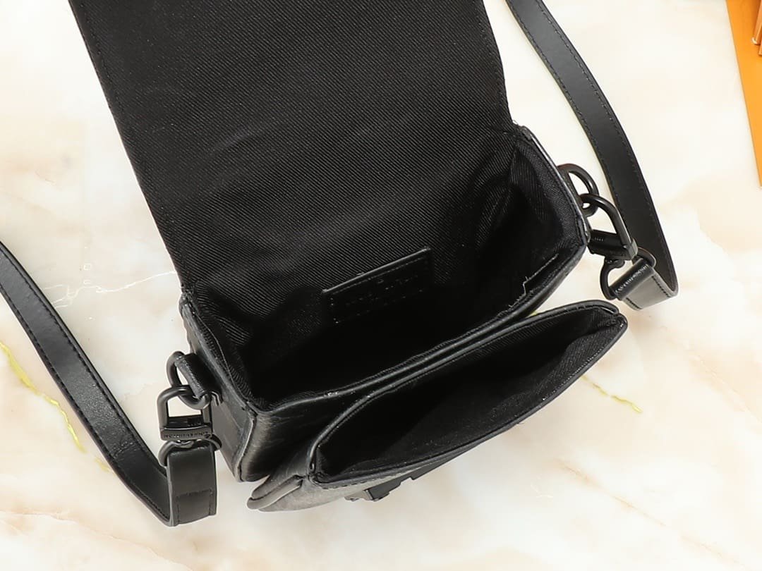 L0vis Vvtt0n M82252 S-Lock Vertical Wearable Wallet