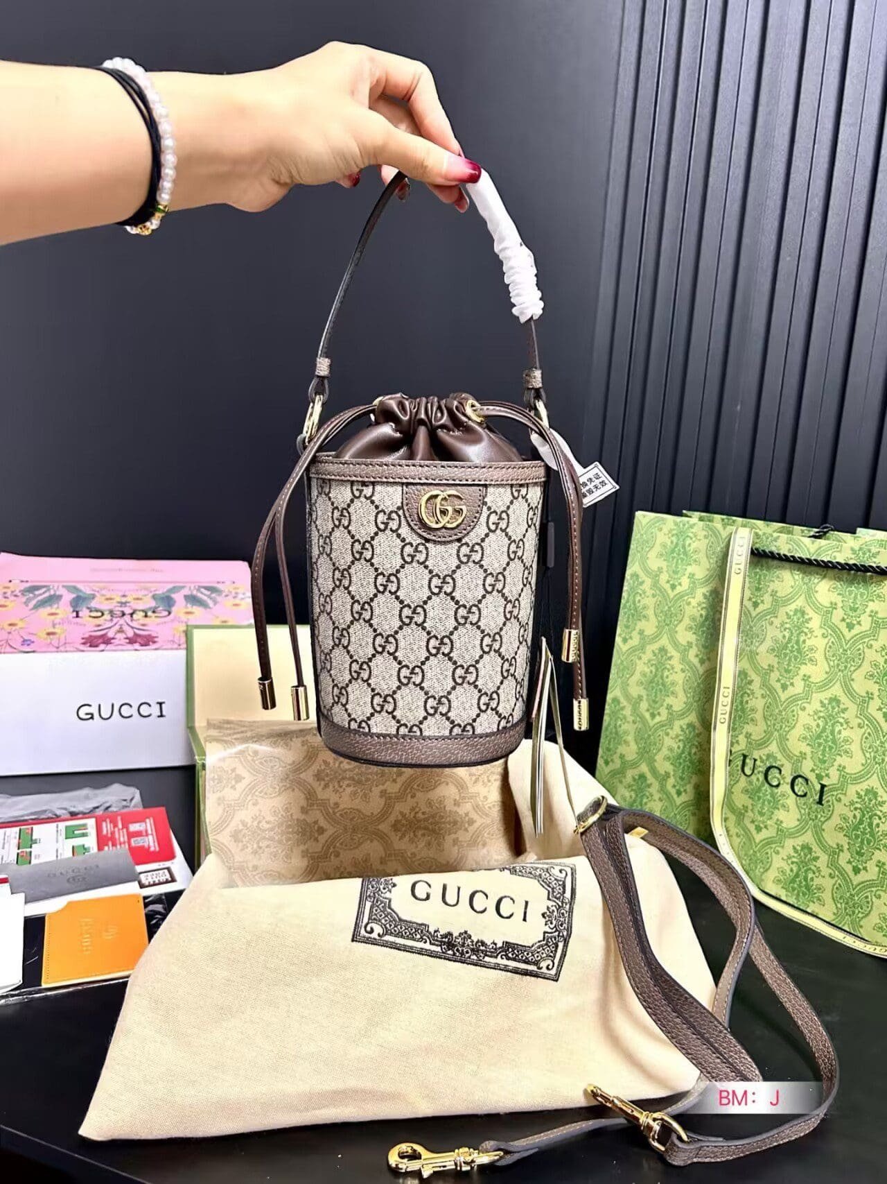 Gvc*1 OPHIDIA MINI BUCKET BAG