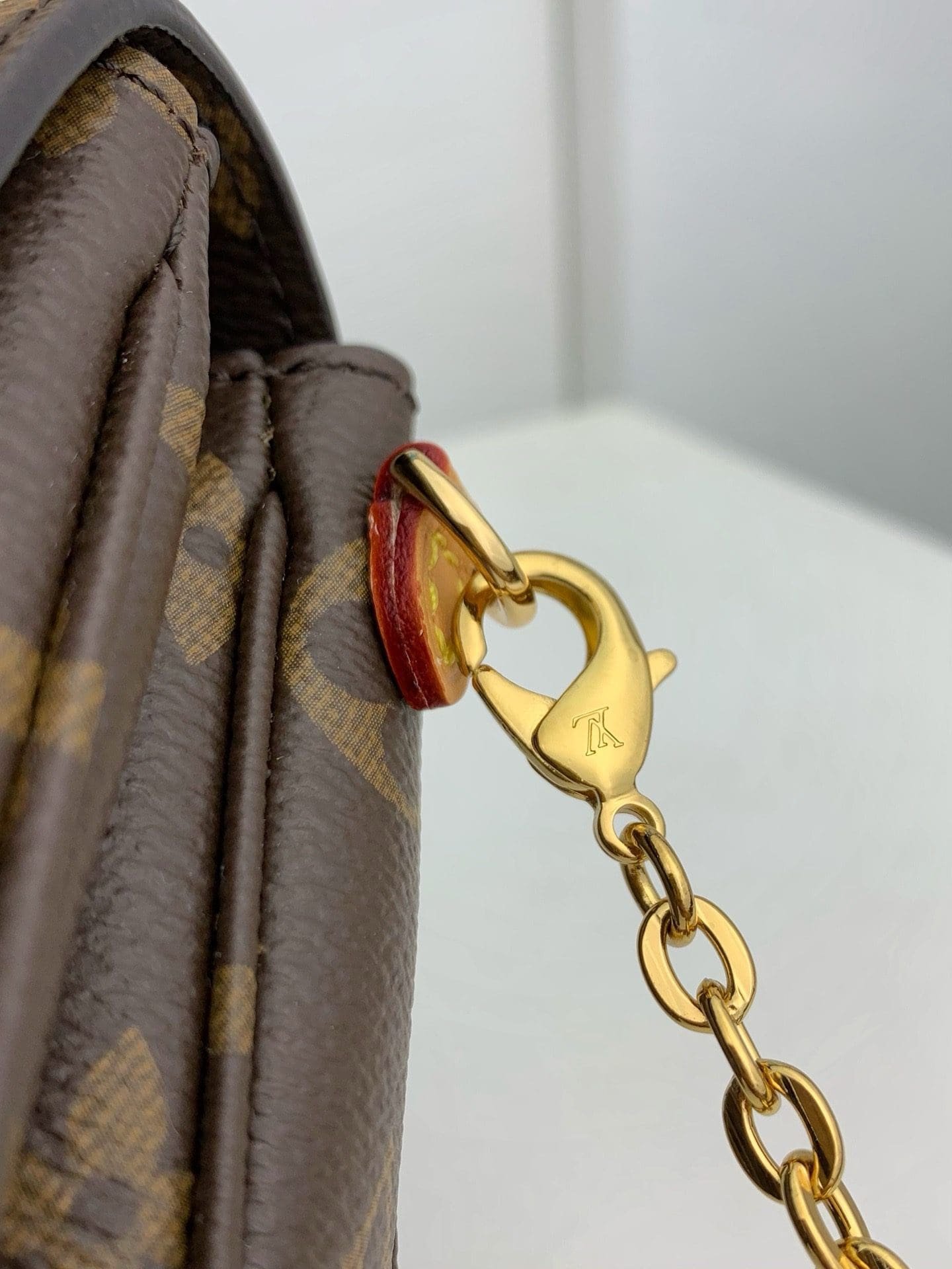 L0vis Vvtt0n M81267 MICRO MÉTIS chain bag