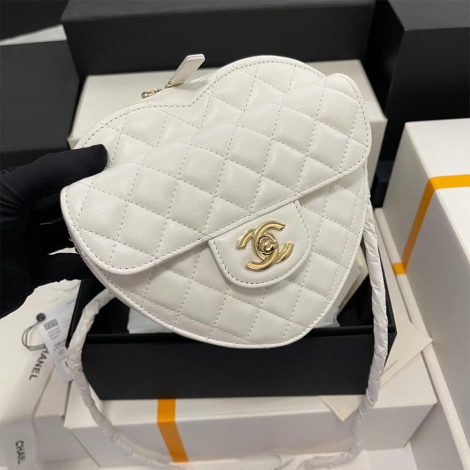 Ch**el 22s Heart Bag AS3191