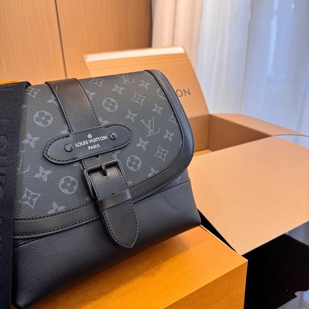 L0vis Vvtt0n M45911 Saumur Messenger Bag