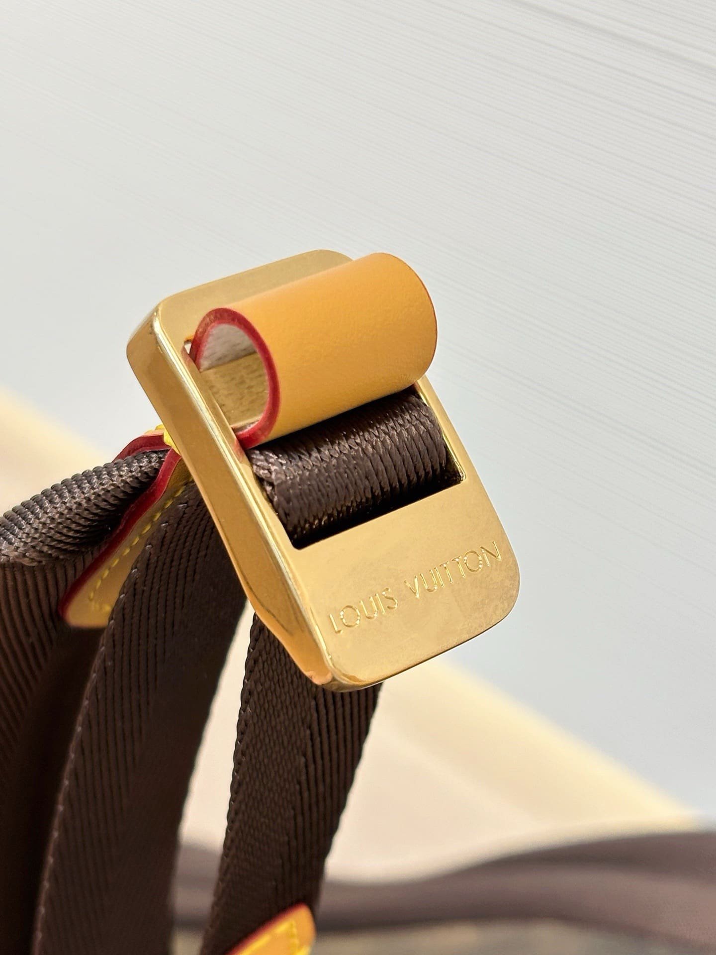 L0vis Vvtt0n M26130 Discovery Backpack PM