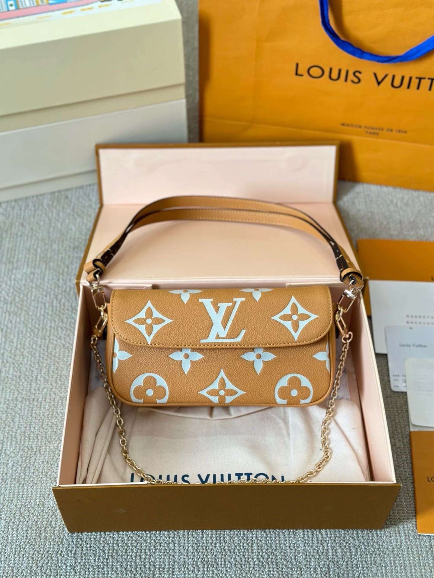 L0vis Vvtt0n M12758 Wallet On Chain Ivy