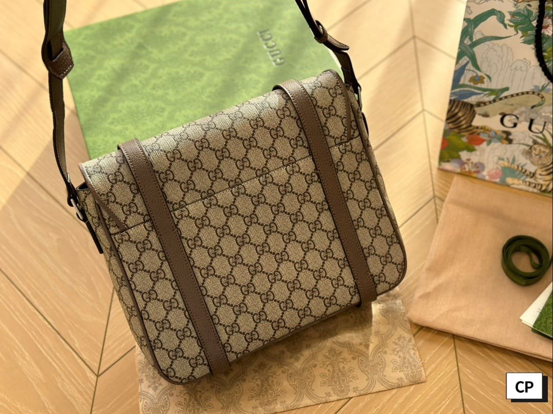 Gvc*1 Messenger Bag