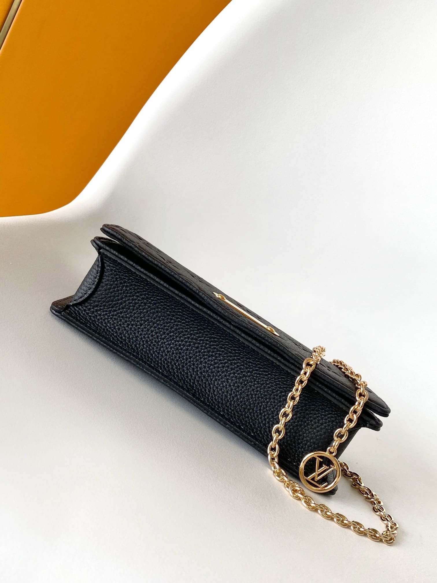 L0vis Vvtt0n M46919 Wallet On Chain Lily