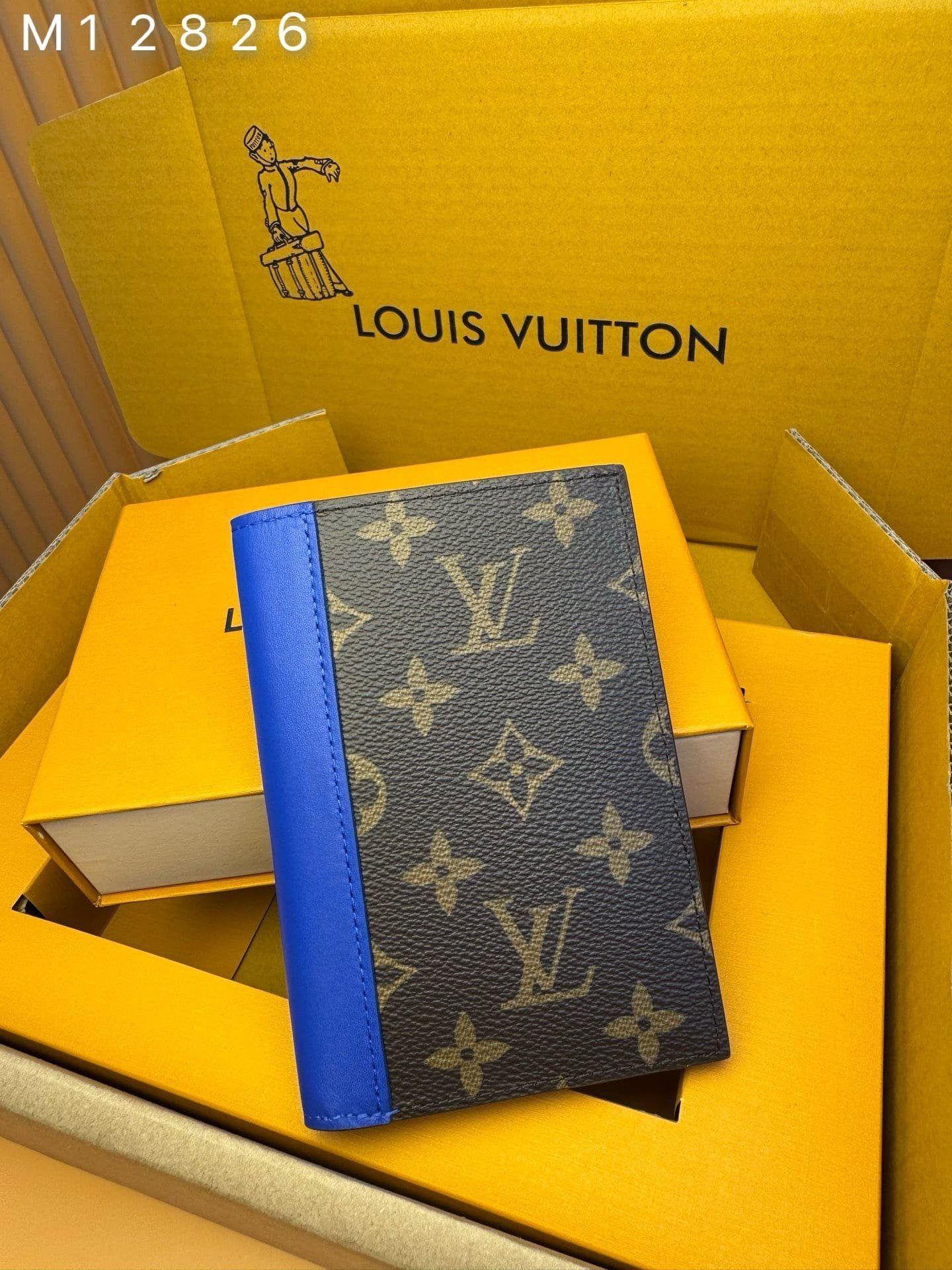 L0vis Vvtt0n M12826 Passport Cover