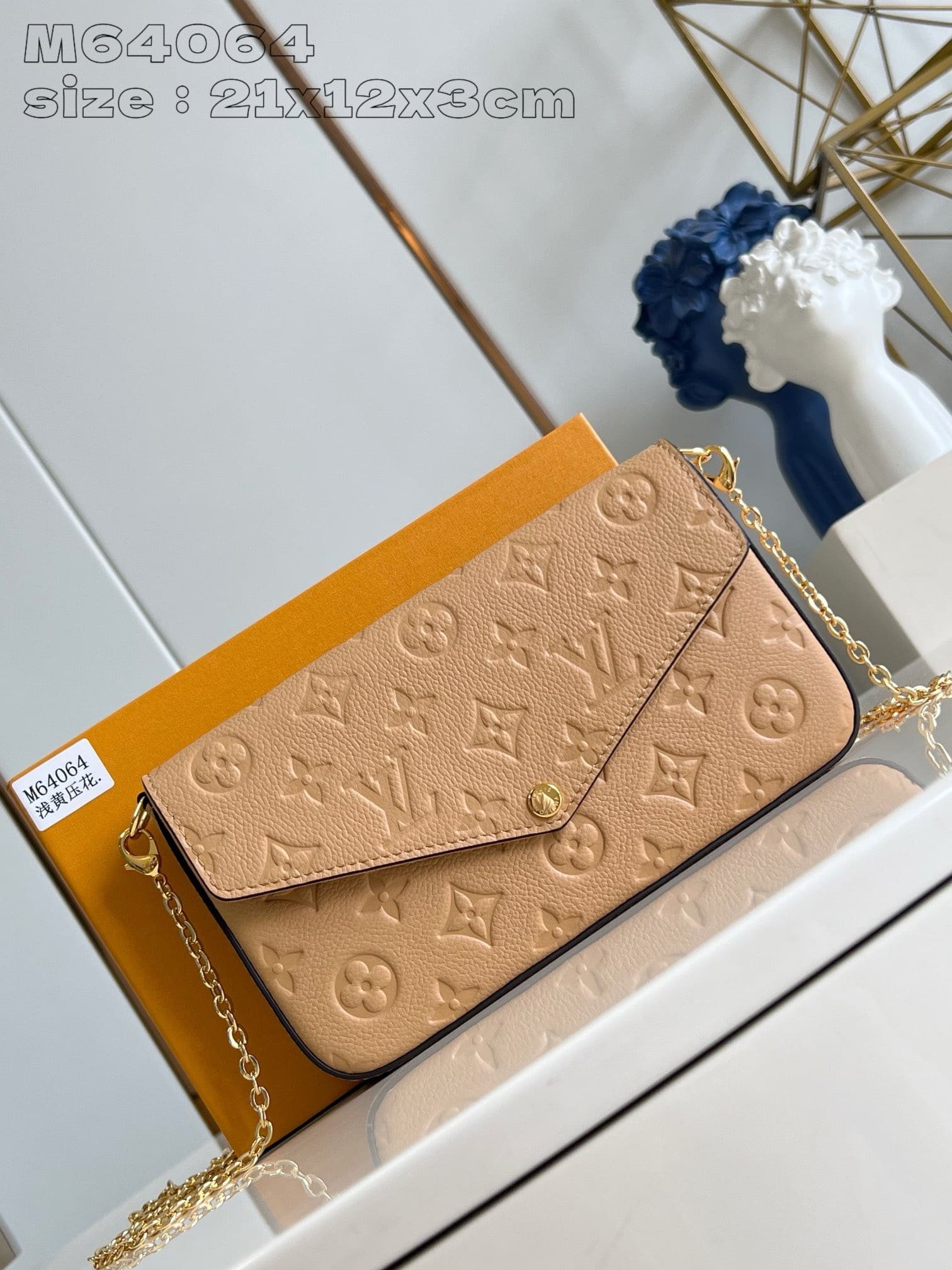L0vis Vvtt0n Pochette Félicie