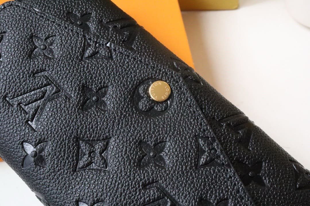 L0vis Vvtt0n M82257 Sarah Wallet