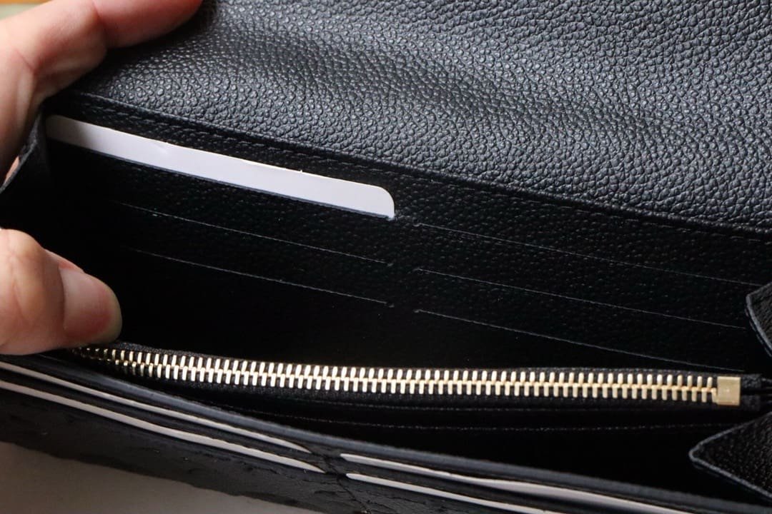 L0vis Vvtt0n M82257 Sarah Wallet
