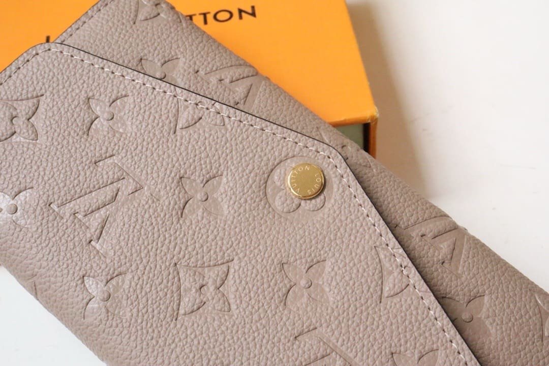 L0vis Vvtt0n M82256 Sarah Wallet