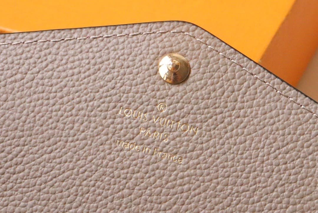 L0vis Vvtt0n M82256 Sarah Wallet