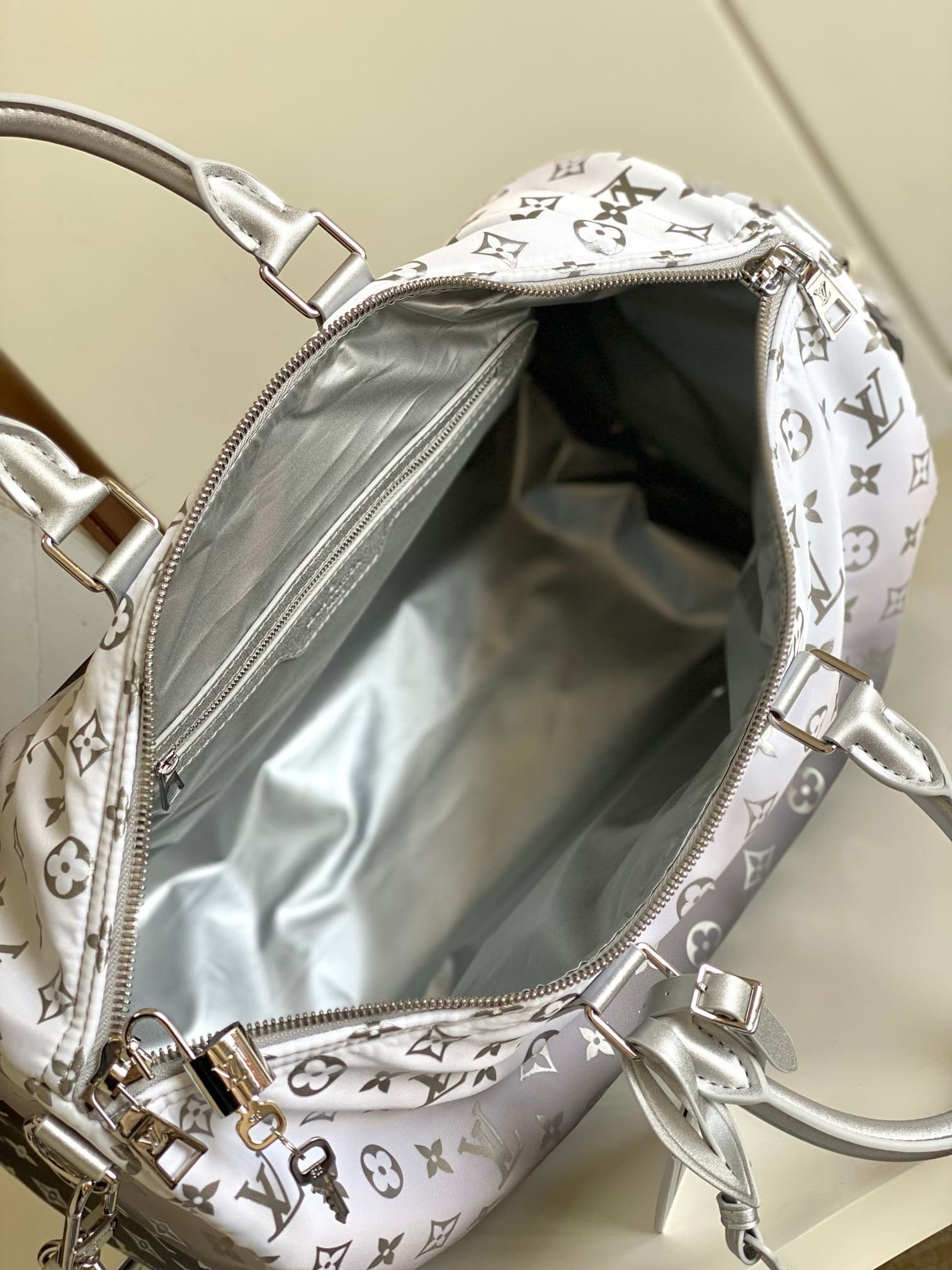 L0vis Vvtt0n M12067 LV Ski Keepall Bandoulière 45