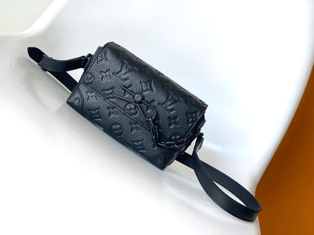 L0vis Vvtt0n M81746 Steamer Wearable Wallet