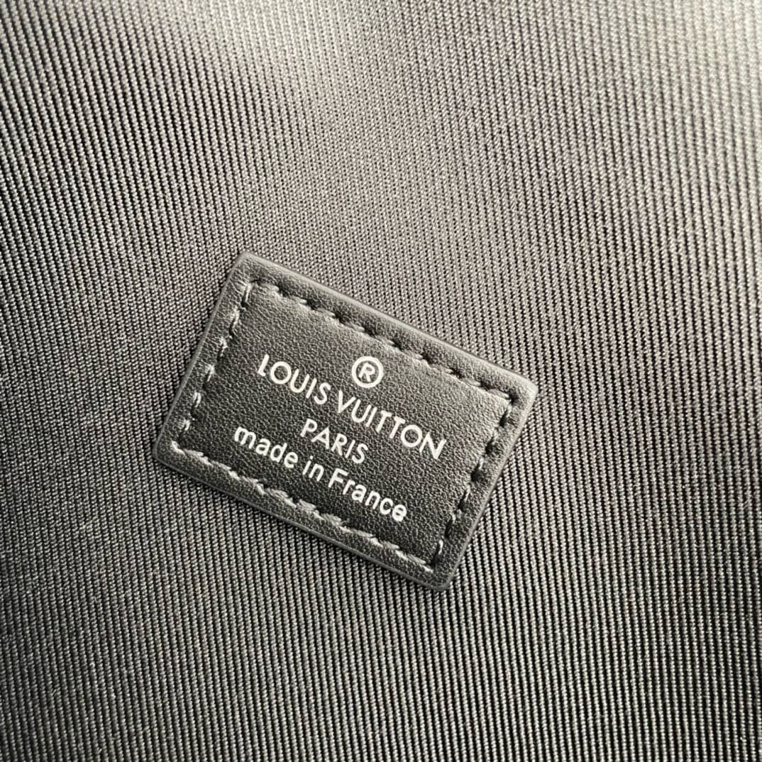 L0vis Vvtt0n M81783 Steamer Wearable Wallet