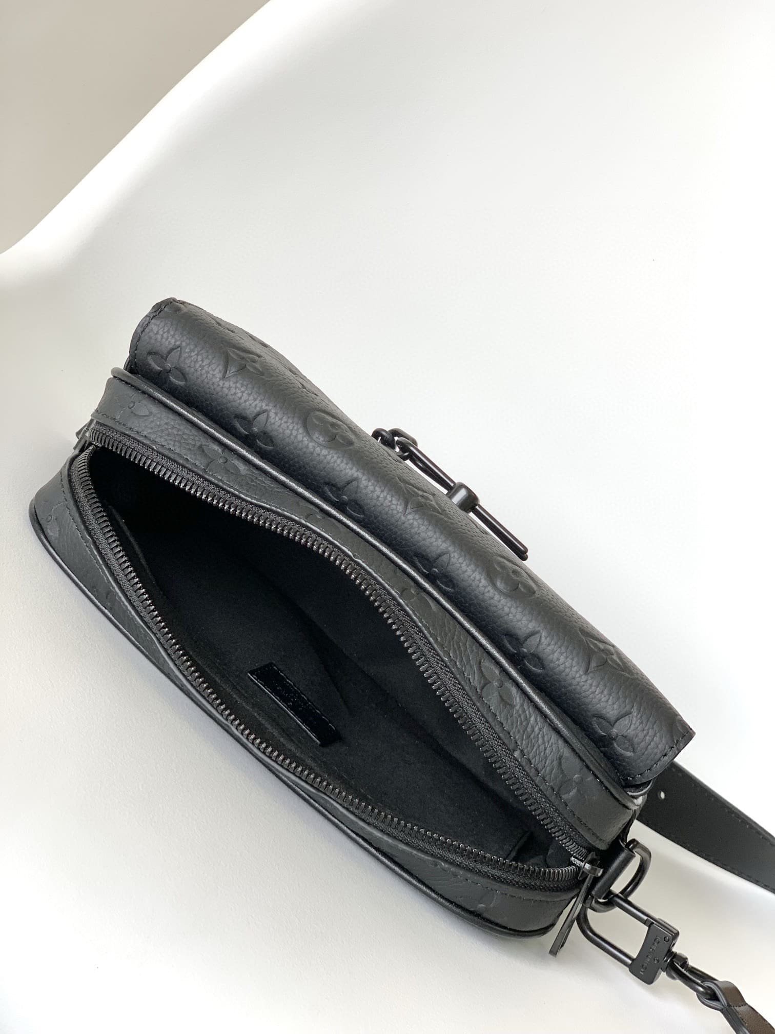 L0vis Vvtt0n M23742 Steamer Messenger (top quality)