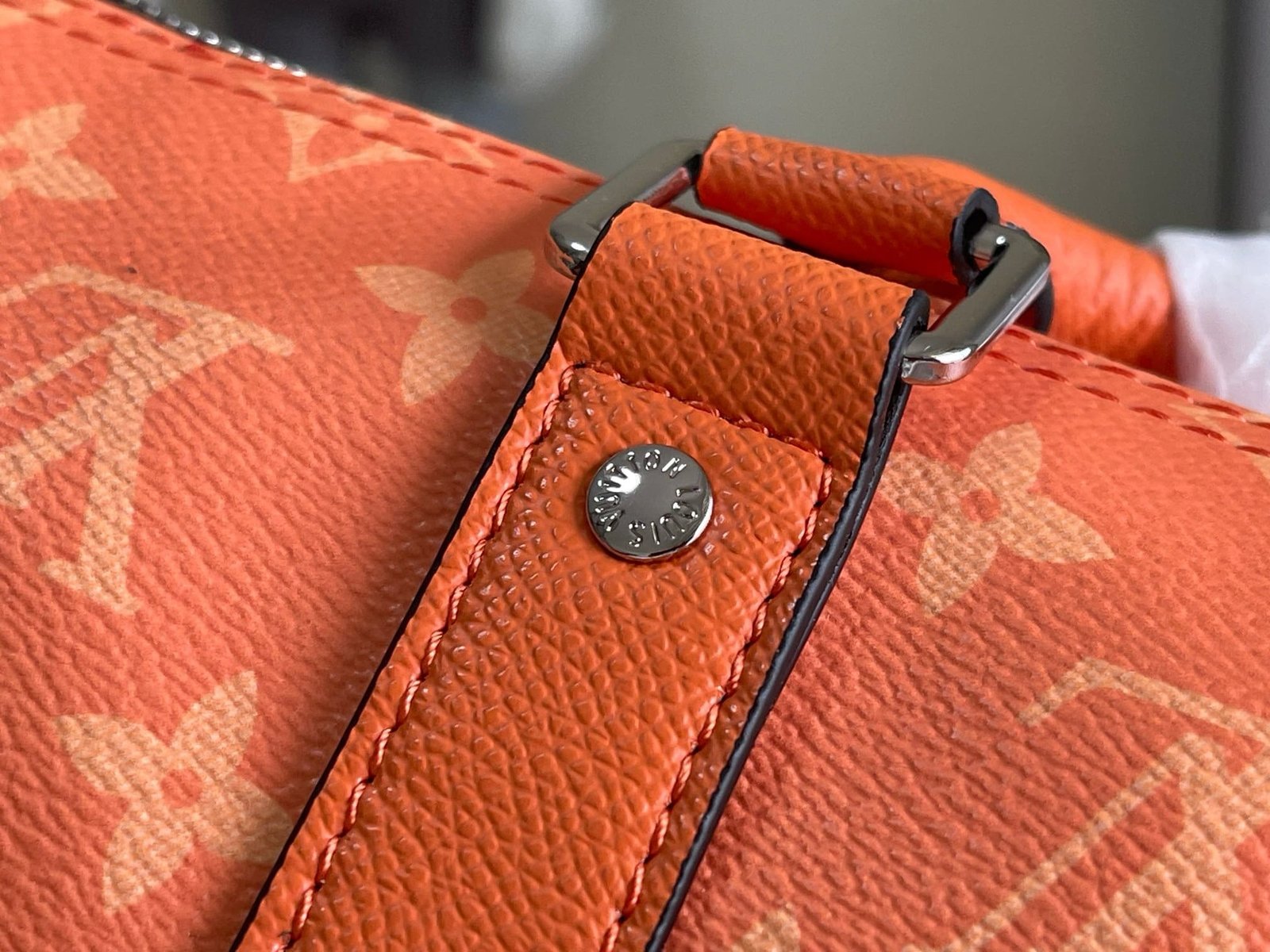 L0vis Vvtt0n M31044 KEEPALL BANDOULIÈRE 25 travel bag