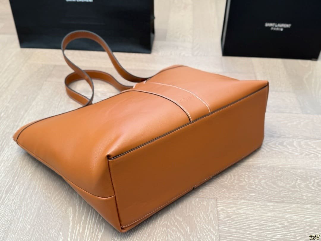 Sa1nt Lau*nt Y TOTE IN LEATHER