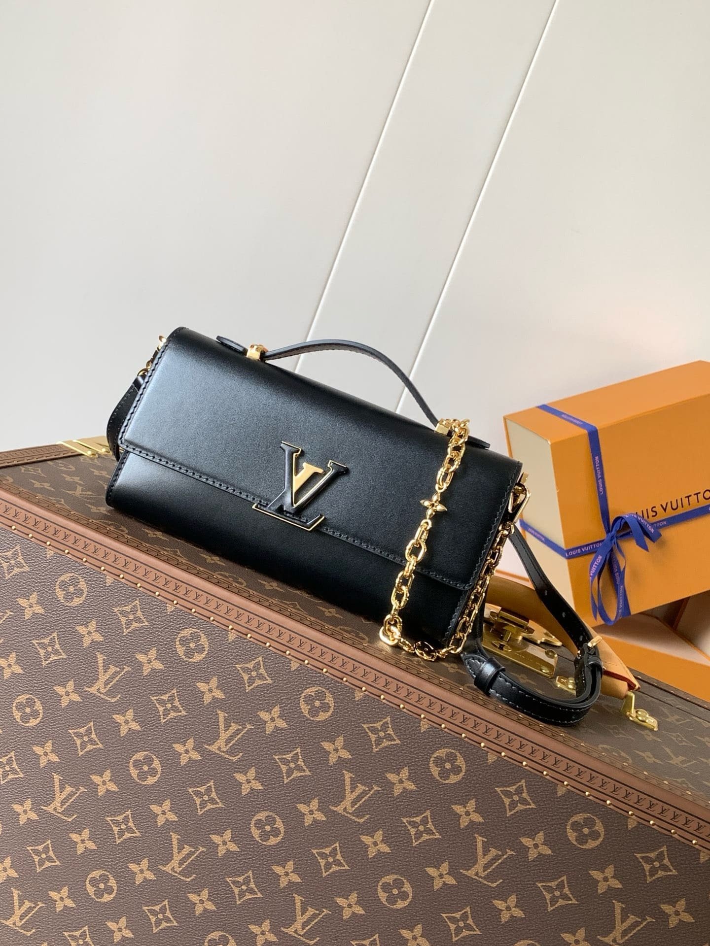 L0vis Vvtt0n M12143 Wallet On Chain Capucines