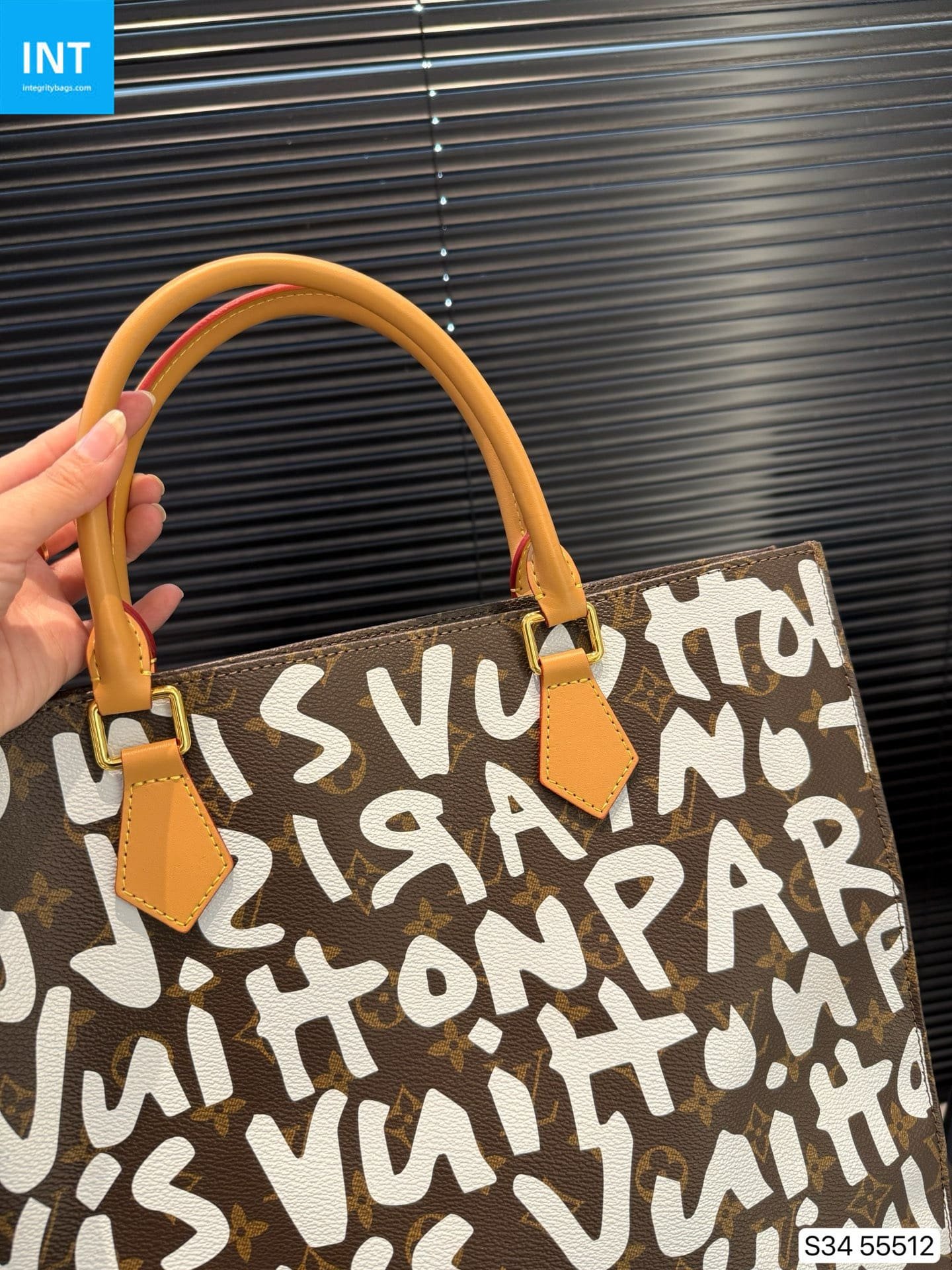 L0vis Vvtt0n Graffiti Bag