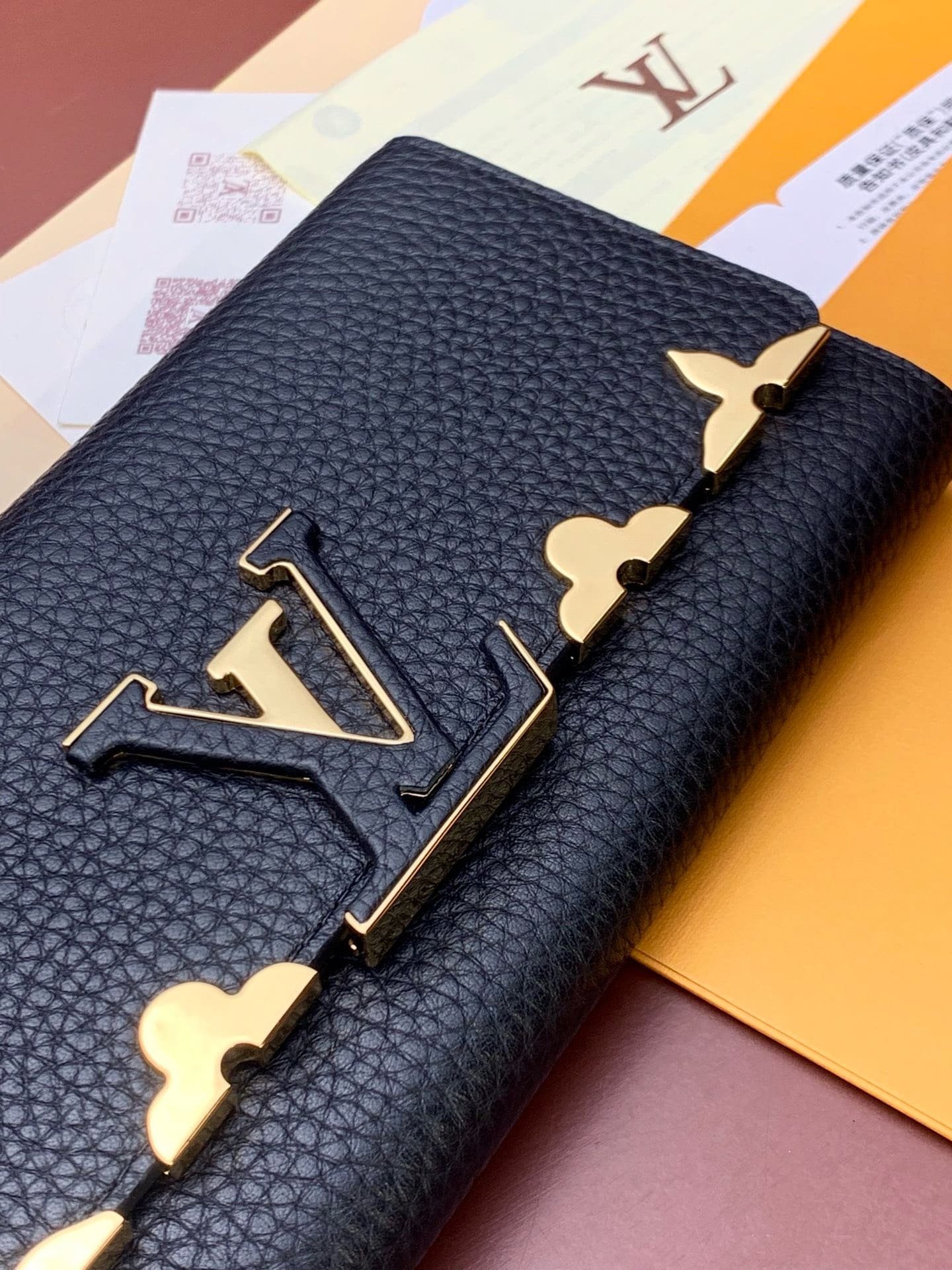 L0vis Vvtt0n M64551 Capucines Wallet