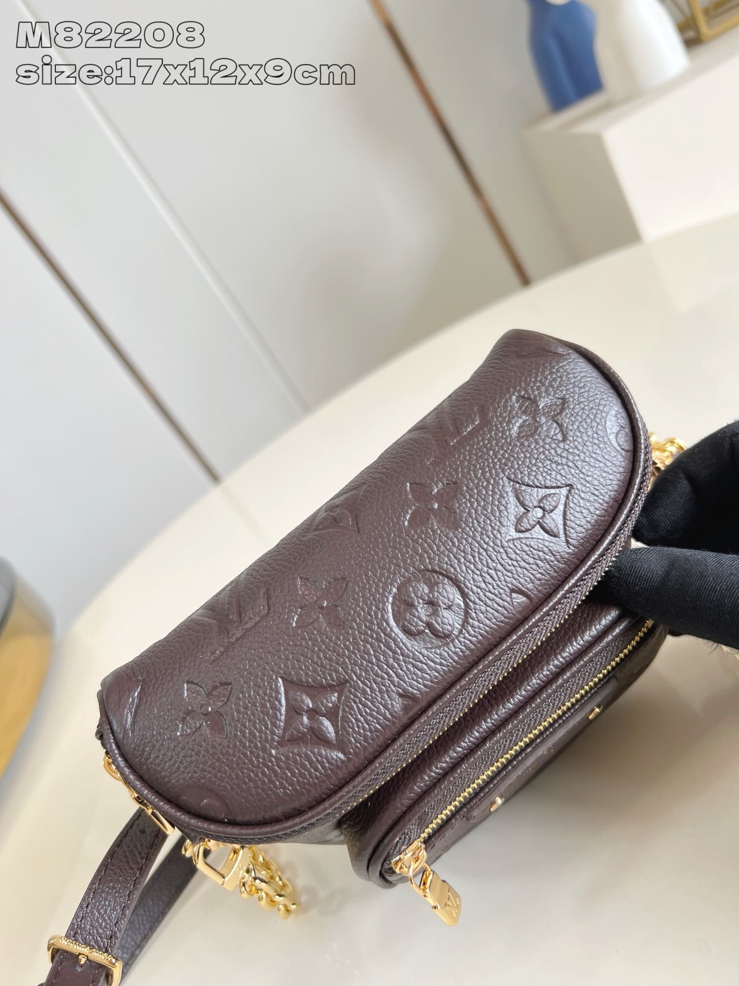 L0vis Vvtt0n M13827 Mini Bumbag