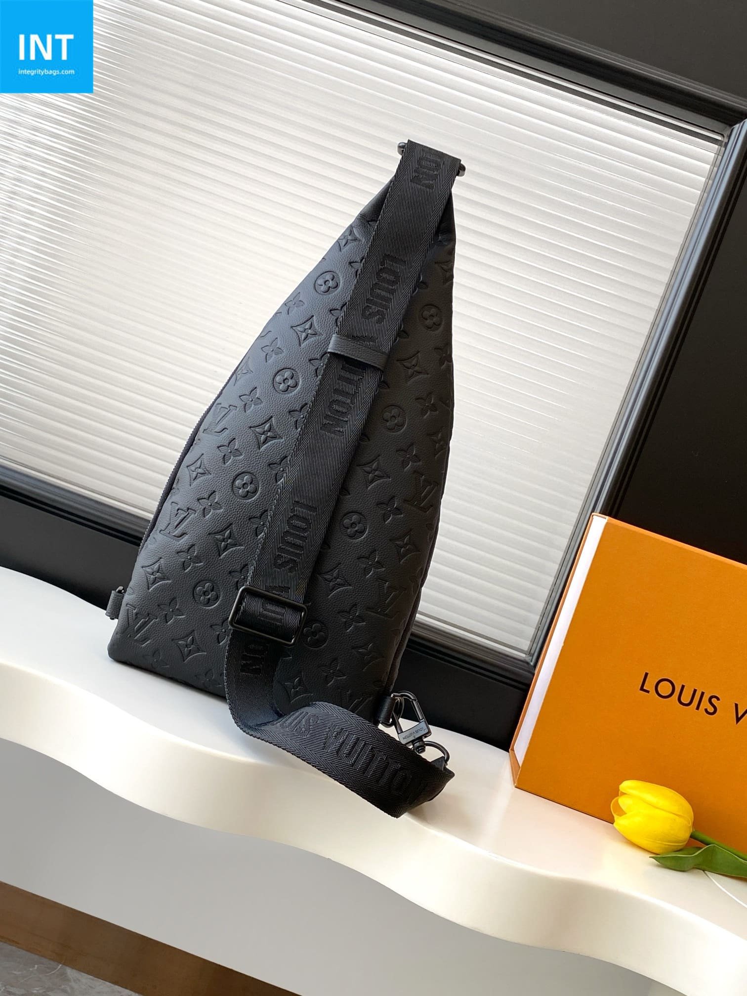 L0vis Vvtt0n M26730 Duo Slingbag