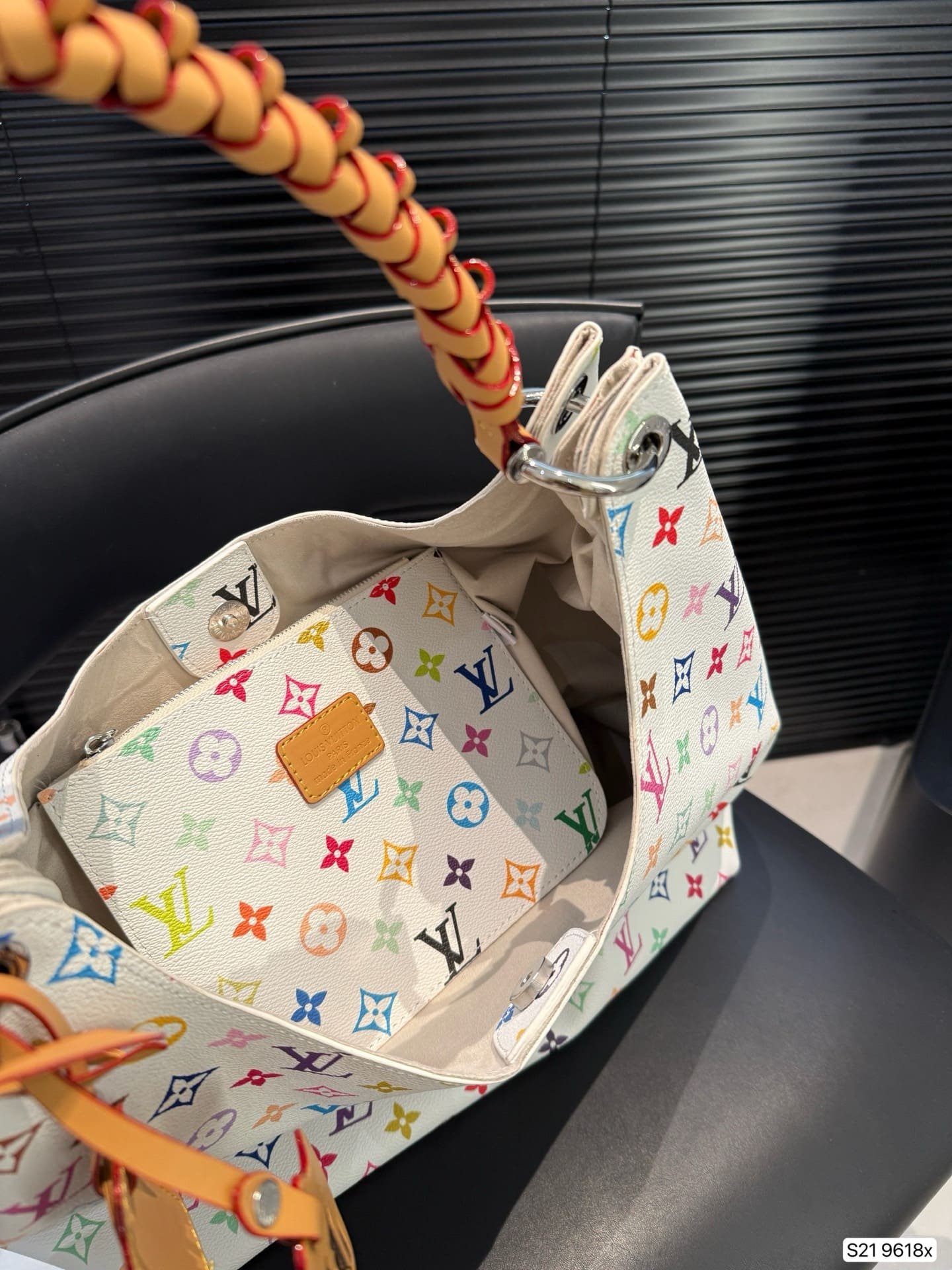 L0vis Vvtt0n tote bag