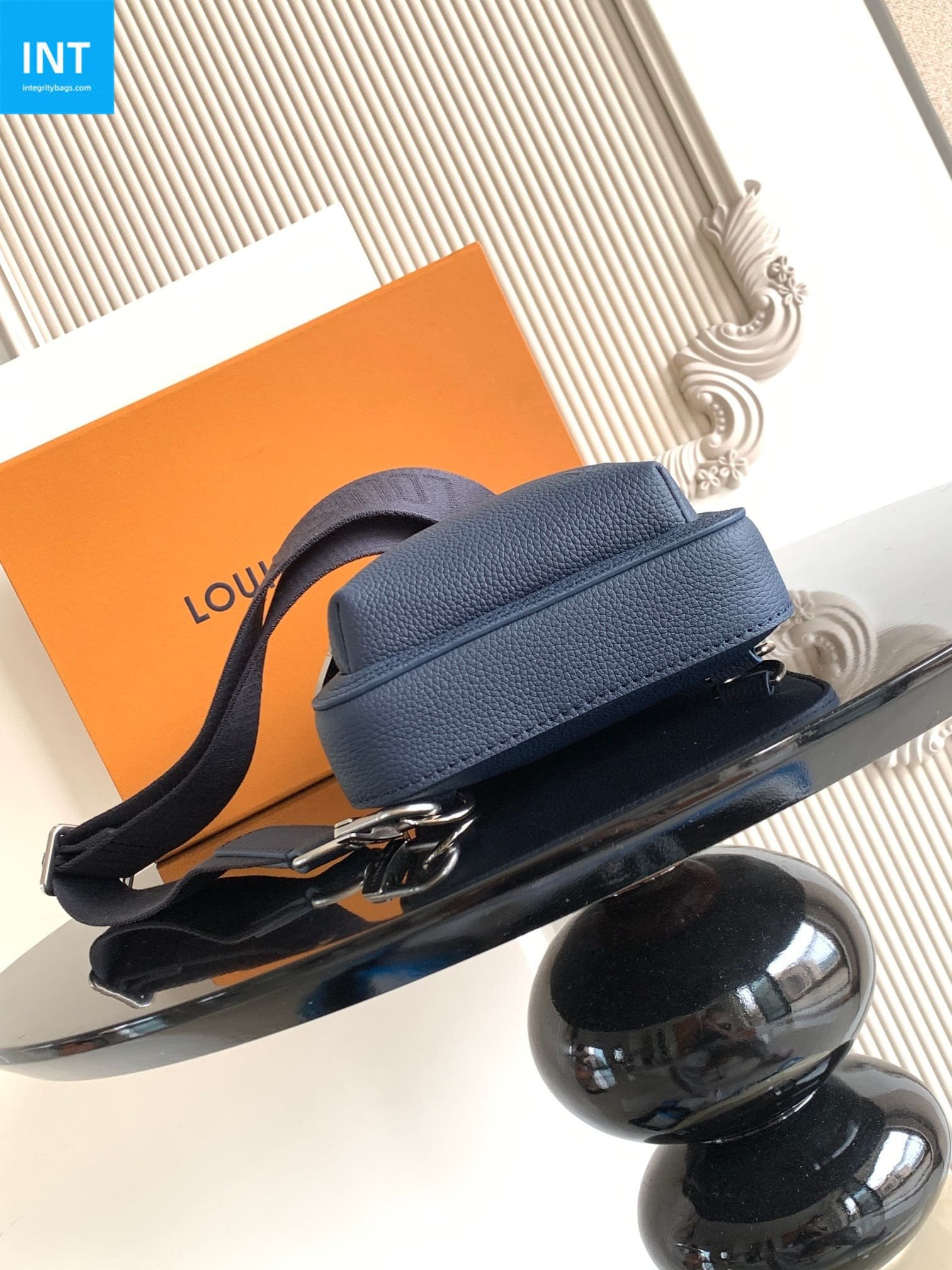 L0vis Vvtt0n M15269 Avenue Slingbag PM