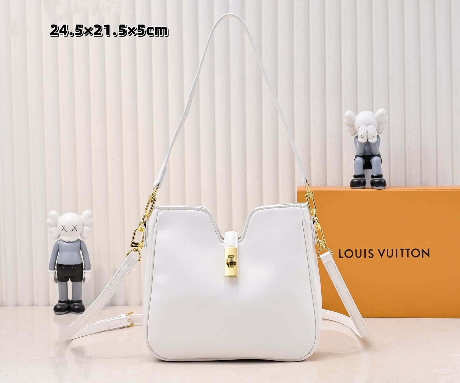 L0vis Vvtt0n’s new hobo bag