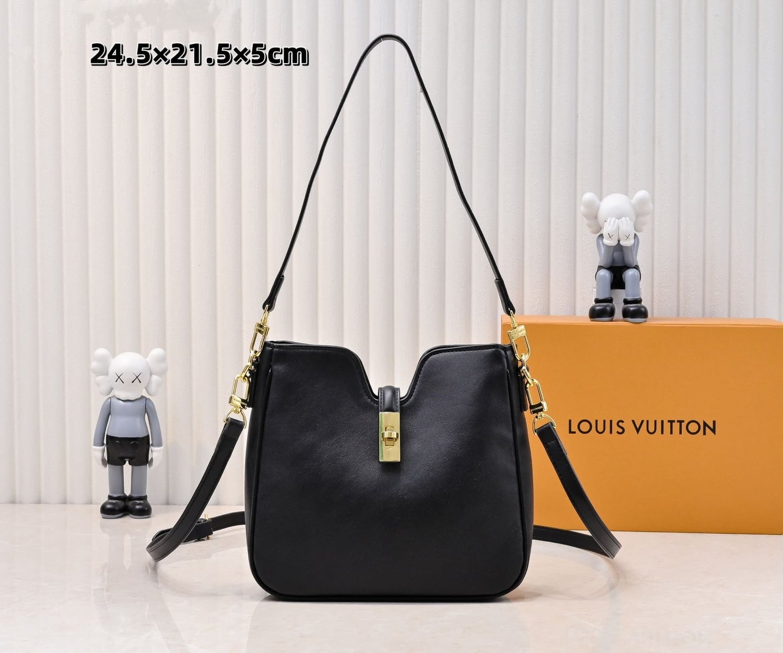 L0vis Vvtt0n’s new hobo bag