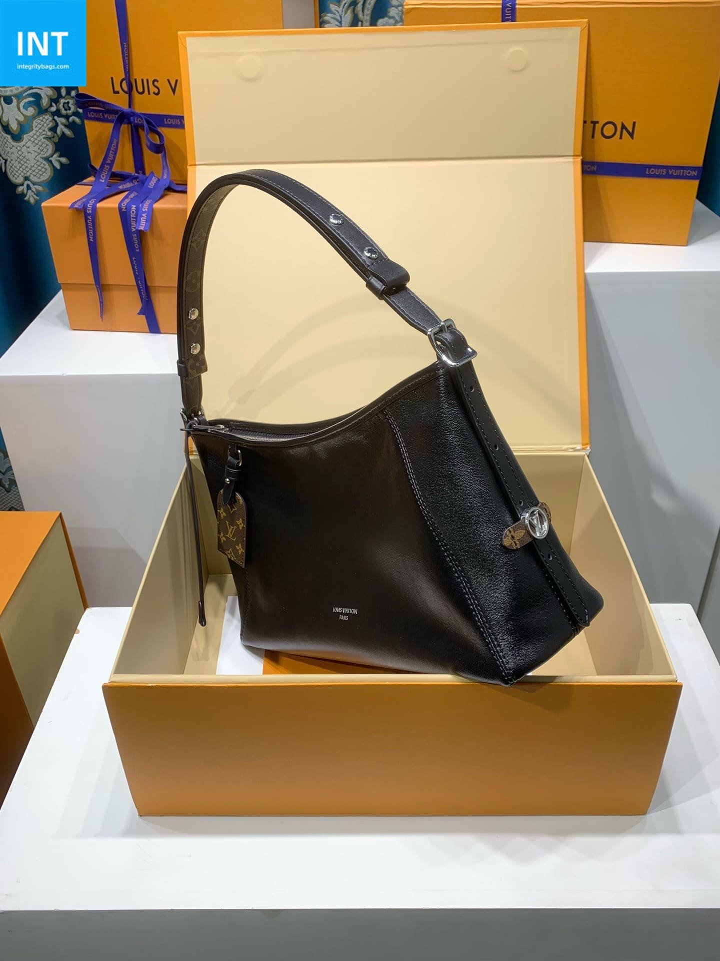 L0vis Vvtt0n M28160 CarryAll East West