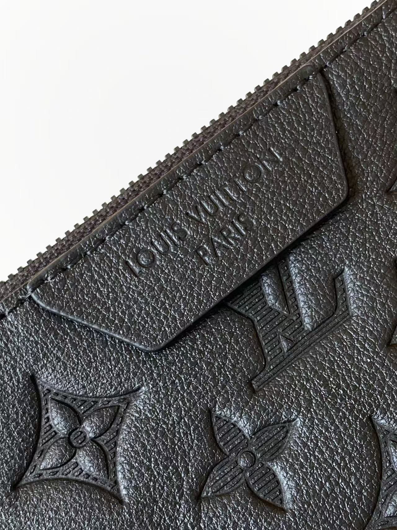 L0vis Vvtt0n M26713 Trio Messenger