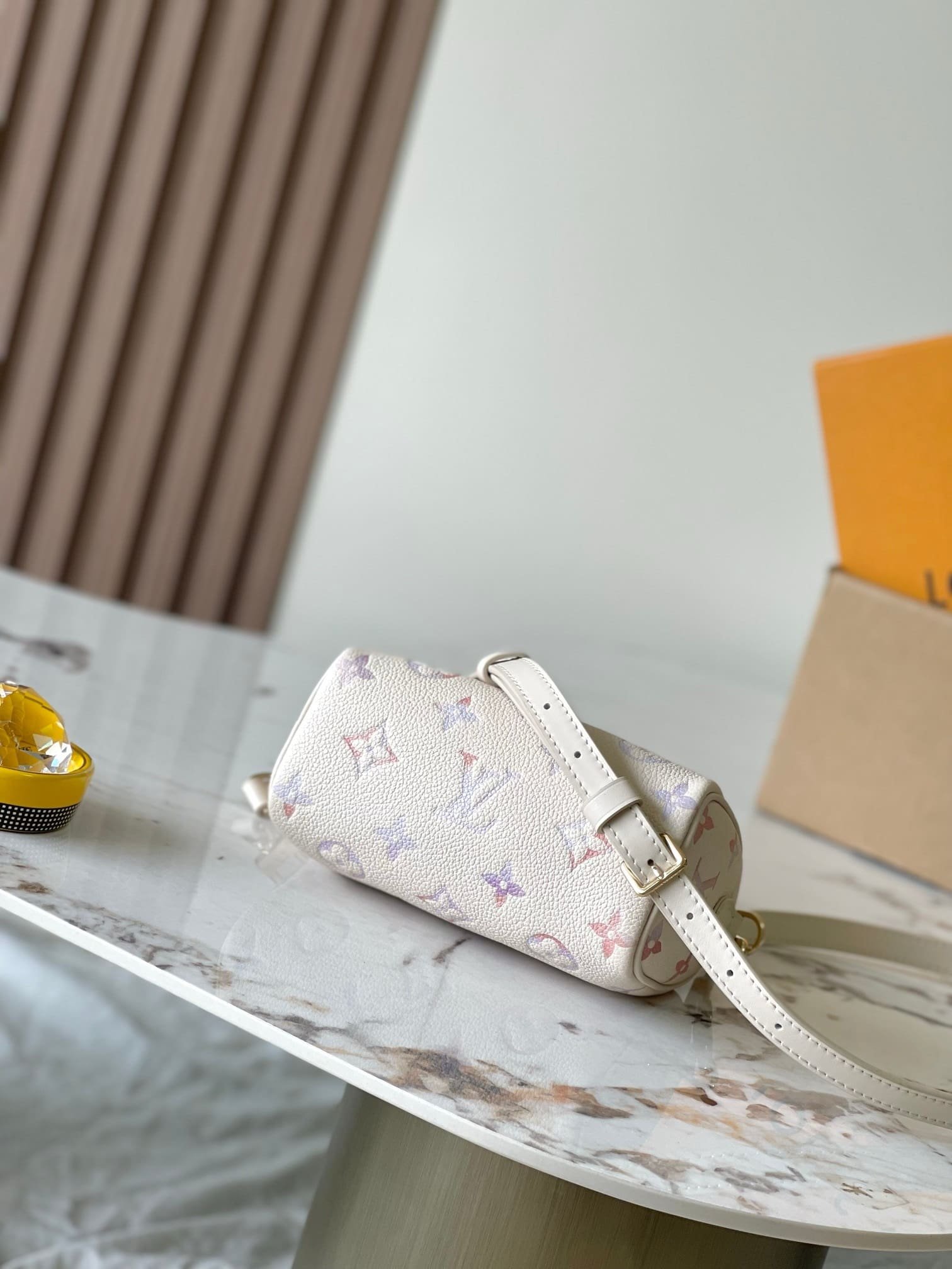L0vis Vvtt0n M25591 Nano Speedy Bag